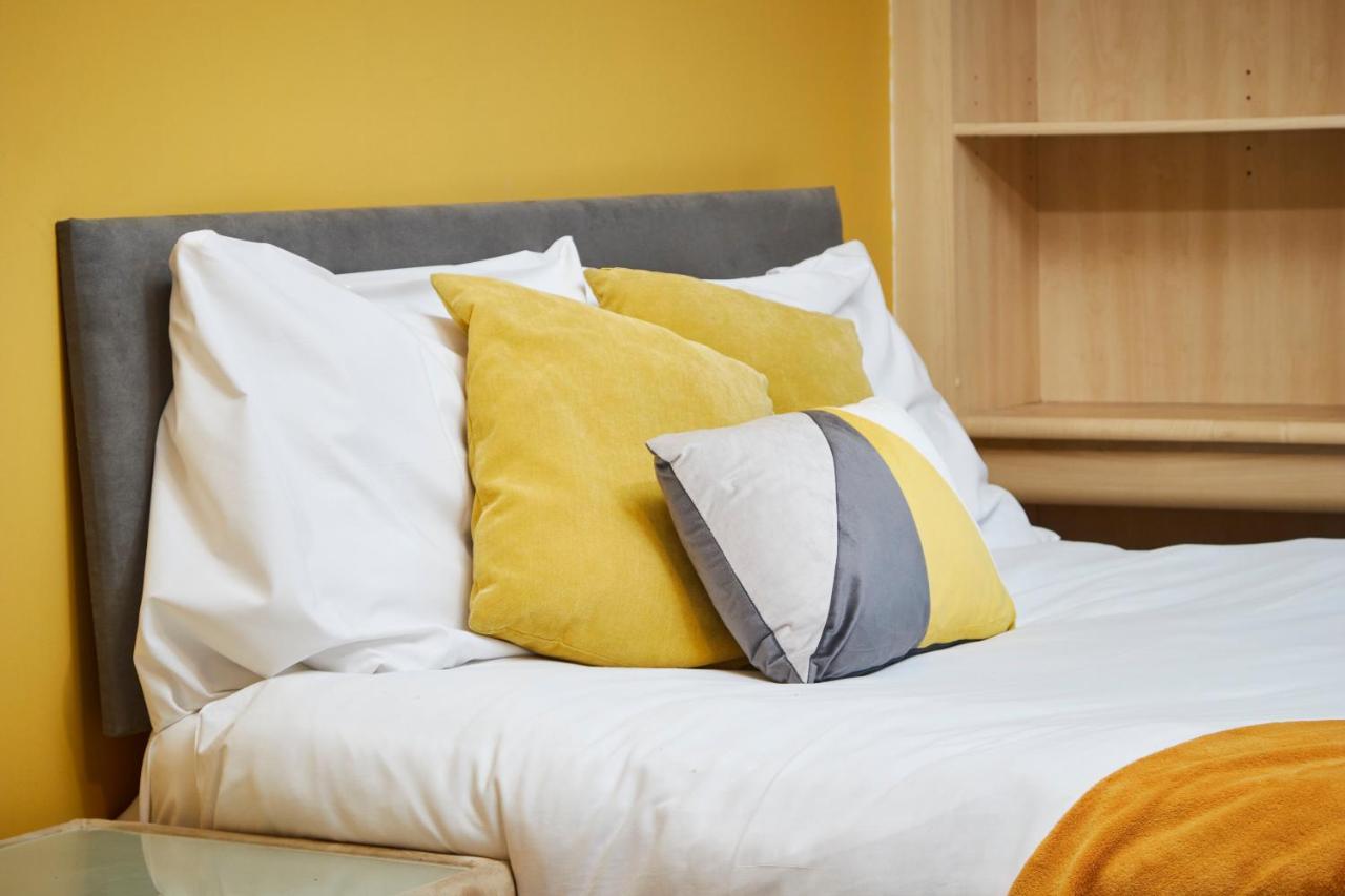 Stylish Manchester Gem - Sleeps 10! エクステリア 写真