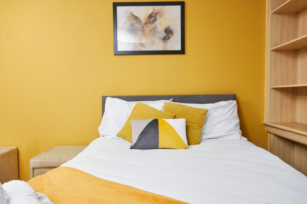 Stylish Manchester Gem - Sleeps 10! エクステリア 写真