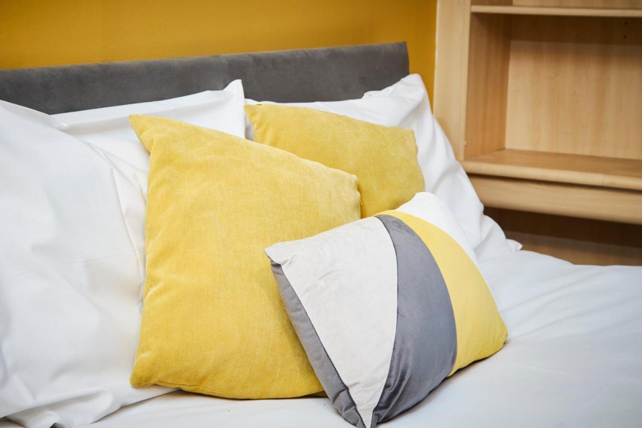 Stylish Manchester Gem - Sleeps 10! エクステリア 写真